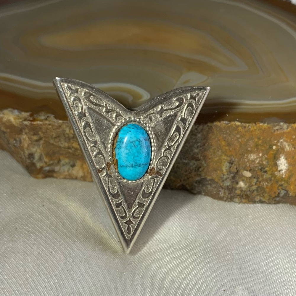 VINTAGE SOUTHWESTERN STYLE FAUX TURQUOISE COLLAR TIP SILVER TONE.
